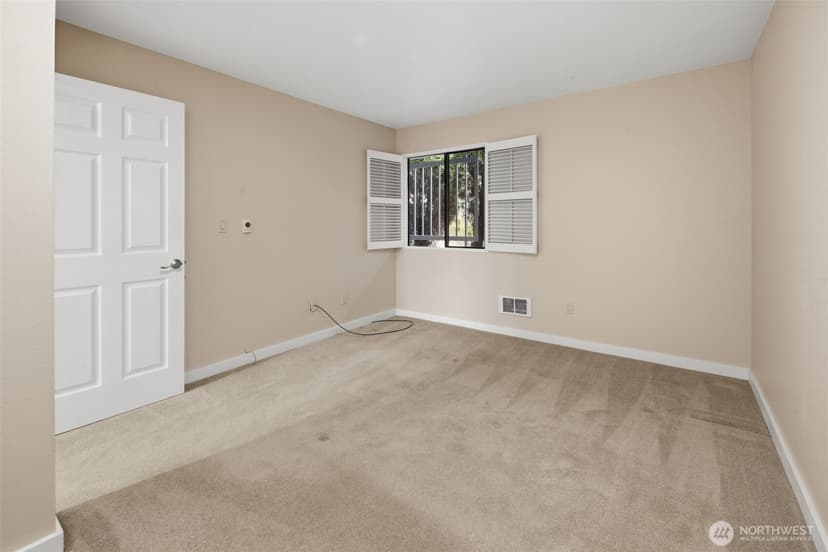 Property photo for 22211 Cliff Avenue S #104, Des Moines photo 21