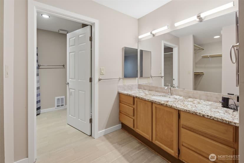Property photo for 22211 Cliff Avenue S #104, Des Moines photo 18