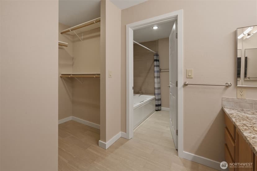 Property photo for 22211 Cliff Avenue S #104, Des Moines photo 16