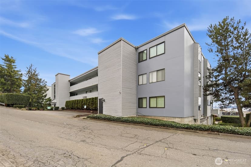 Property photo for 22211 Cliff Avenue S #104, Des Moines photo 27