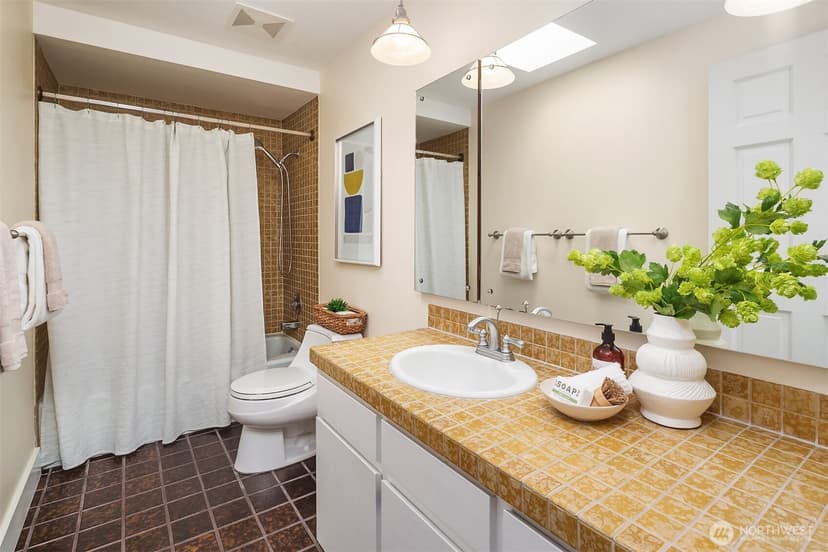 Property photo for 8530 54th Avenue NE, Seattle photo 23