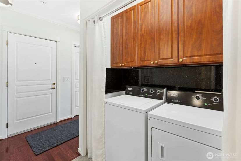 Property photo for 1900 Alaskan Way #216, Seattle photo 24