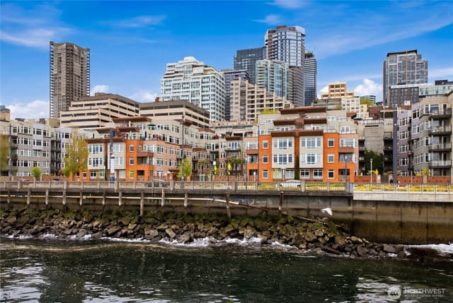 Property photo for 1900 Alaskan Way #216, Seattle photo 3