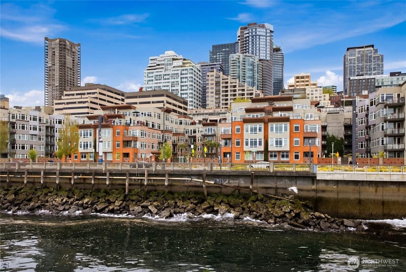 Property photo for 1900 Alaskan Way #216, Seattle photo 3