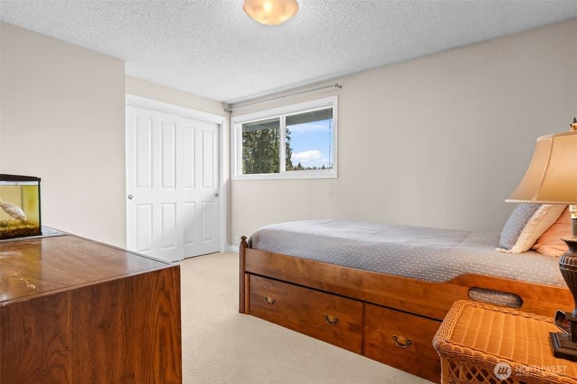 Property photo for 7901 Sapphire Drive SW, Lakewood photo 19