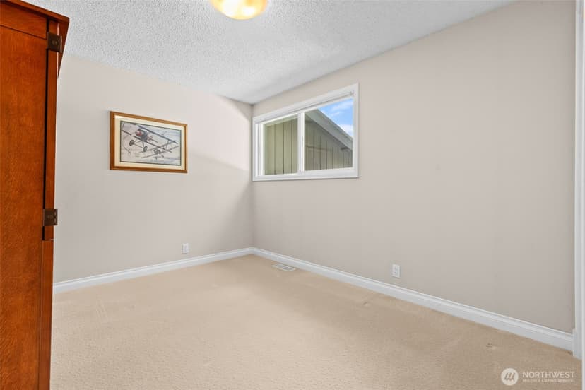 Property photo for 7901 Sapphire Drive SW, Lakewood photo 18