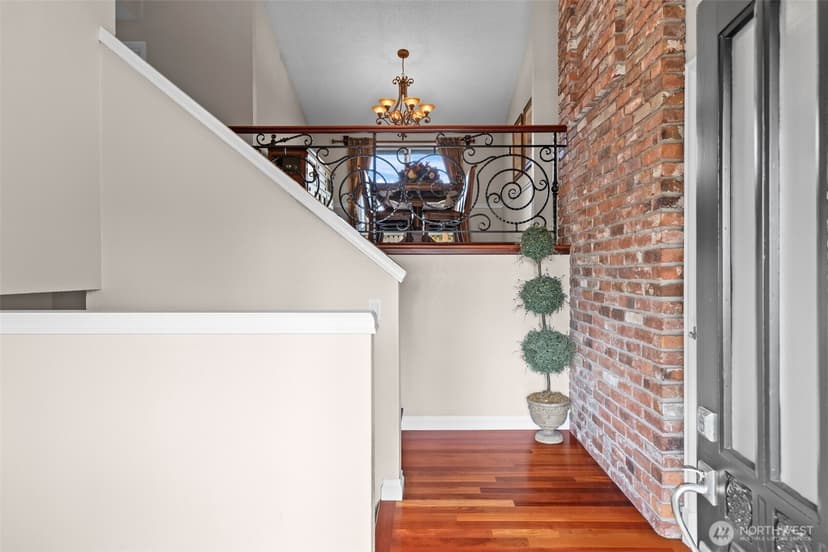 Property photo for 7901 Sapphire Drive SW, Lakewood photo 5