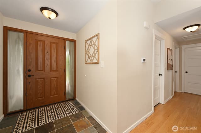 Property photo for 705 S 209th Street, Des Moines photo 4
