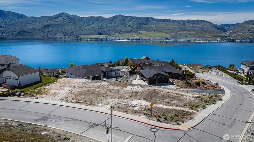 Property photo for 100 Waterview Drive, Chelan