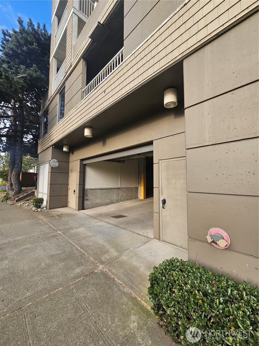 Property photo for 2530 15th Avenue W #303, Seattle photo 2
