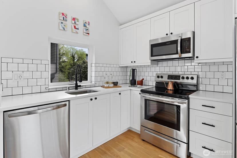 Property photo for 10055 8th Avenue NW #B, Seattle photo 7