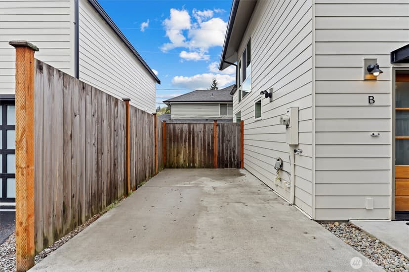 Property photo for 10055 8th Avenue NW #B, Seattle photo 14