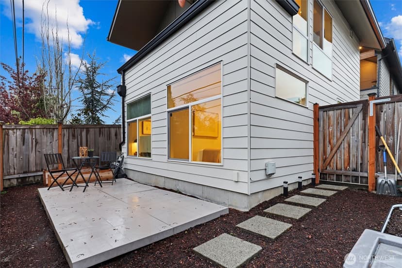 Property photo for 10055 8th Avenue NW #B, Seattle photo 15