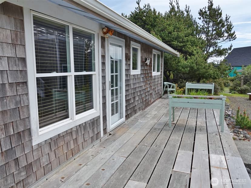 Property photo for 1056 1057 Greenview Avenue SW, Ocean Shores photo 8