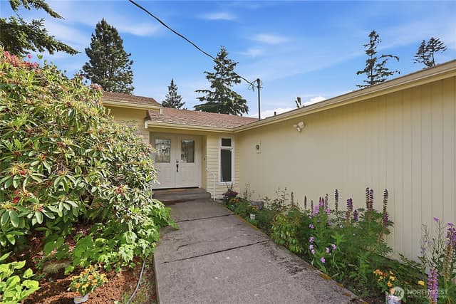 Property photo for 4032 Meridian Avenue N, Marysville photo 2
