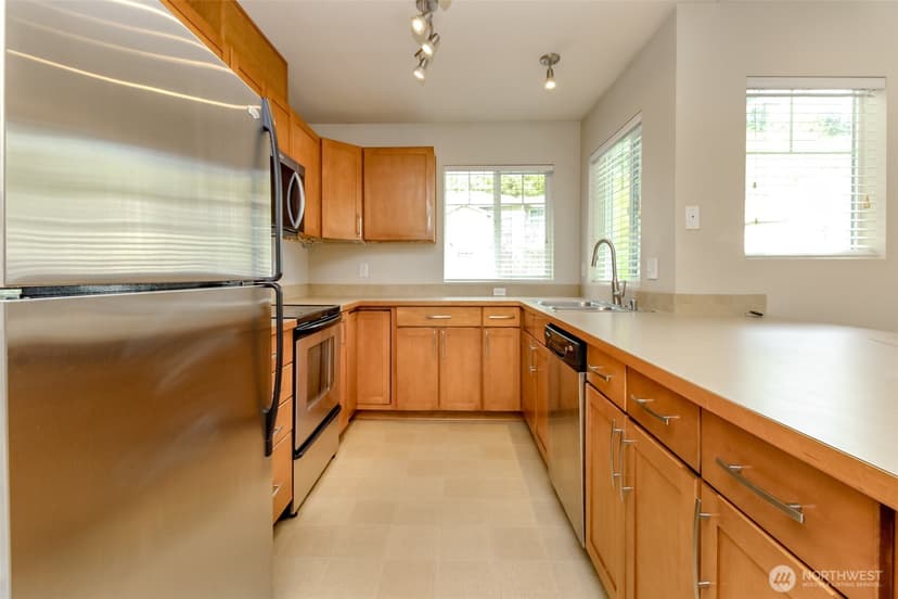 Property photo for 21230 40th Way S #E, SeaTac photo 9