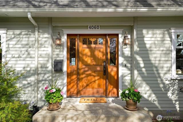 Property photo for 4060 39th Avenue SW, Seattle photo 2