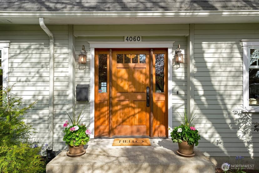 Property photo for 4060 39th Avenue SW, Seattle photo 2