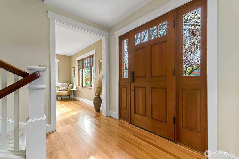 Property photo for 4060 39th Avenue SW, Seattle photo 3
