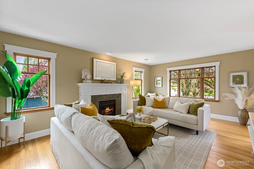 Property photo for 4060 39th Avenue SW, Seattle photo 5