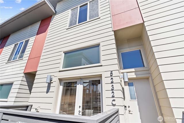 Property photo for 5232 California Avenue SW #C, Seattle photo 4
