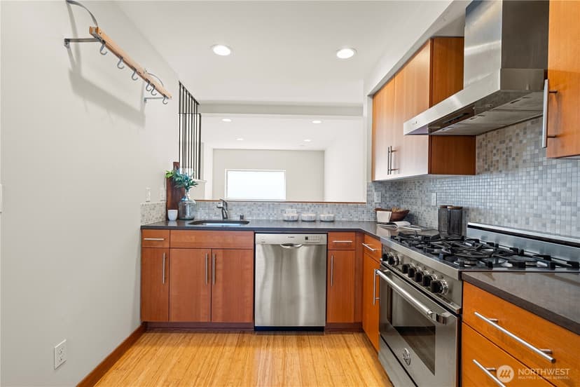 Property photo for 5232 California Avenue SW #C, Seattle photo 12