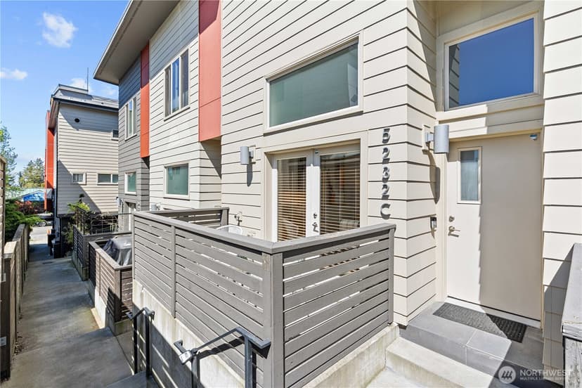 Property photo for 5232 California Avenue SW #C, Seattle photo 3