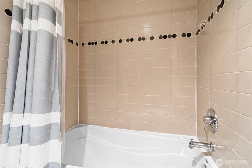 Property photo for 5232 California Avenue SW #C, Seattle photo 29