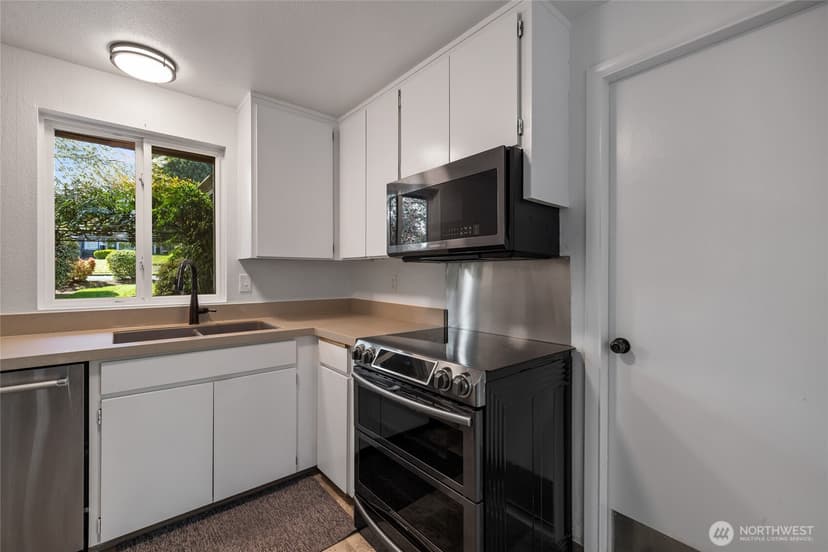 Property photo for 3207 45th Avenue NE, Tacoma photo 10