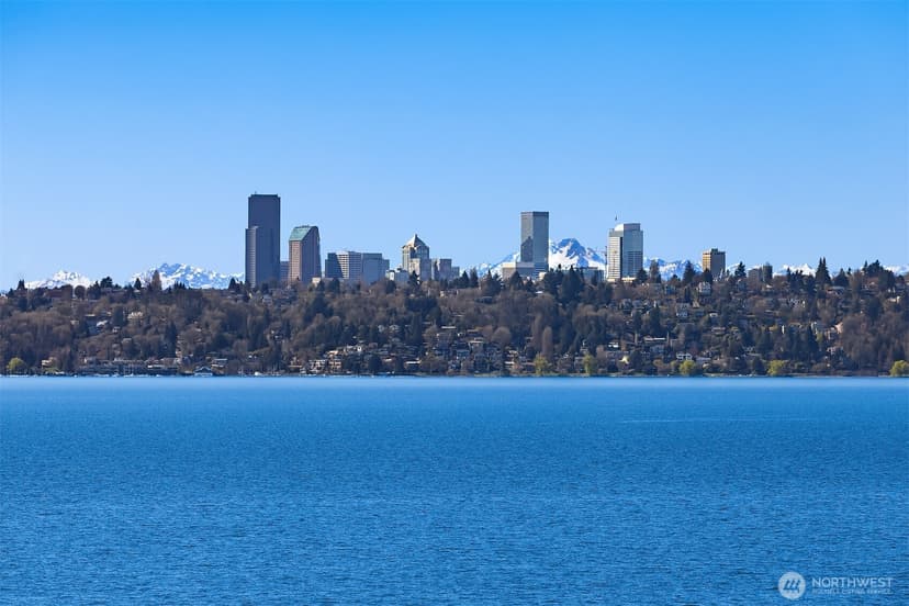Property photo for 903 Shoreland Drive SE, Bellevue photo 13