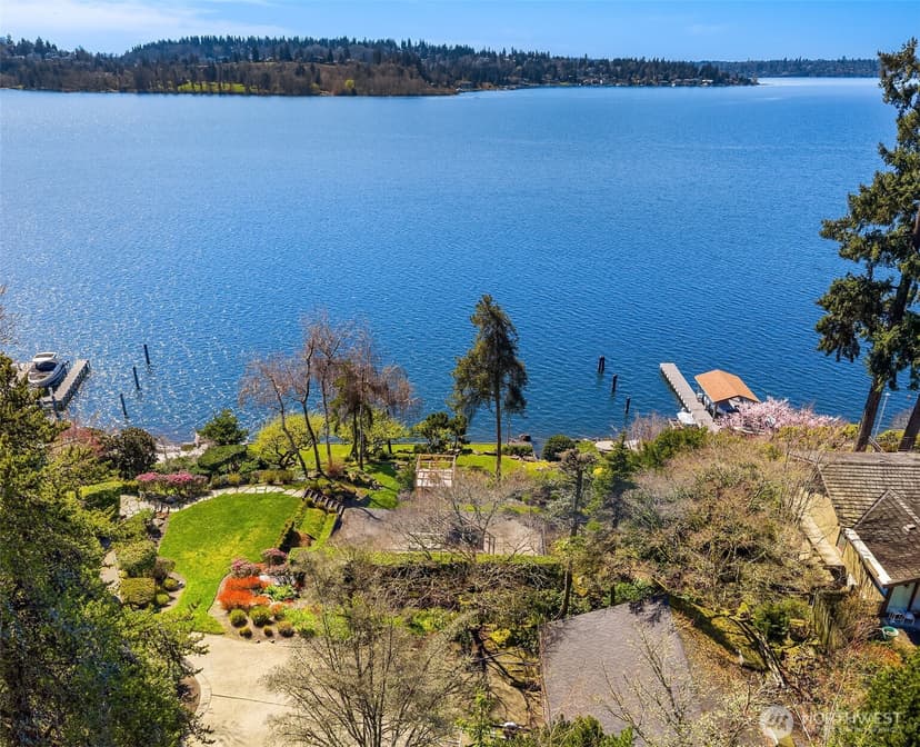 Property photo for 903 Shoreland Drive SE, Bellevue photo 16