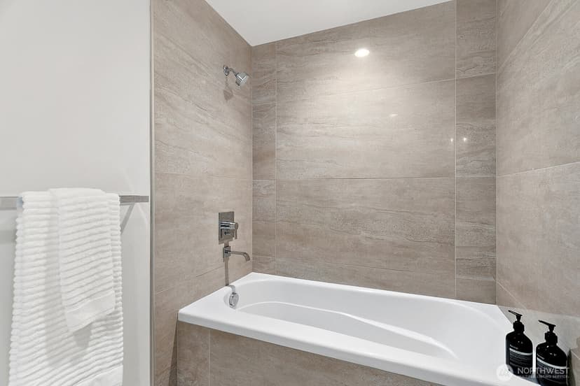 Property photo for 588 Bell Street #801s, Seattle photo 8