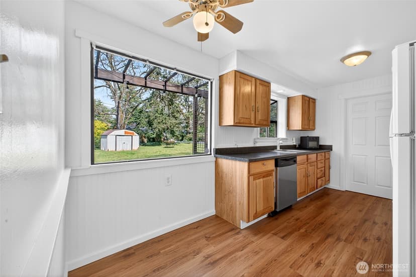 Property photo for 27 crescent Circle SW, Lakewood photo 15