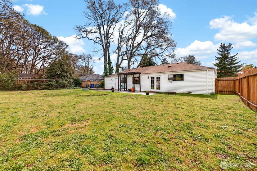 Property photo for 27 crescent Circle SW, Lakewood photo 26