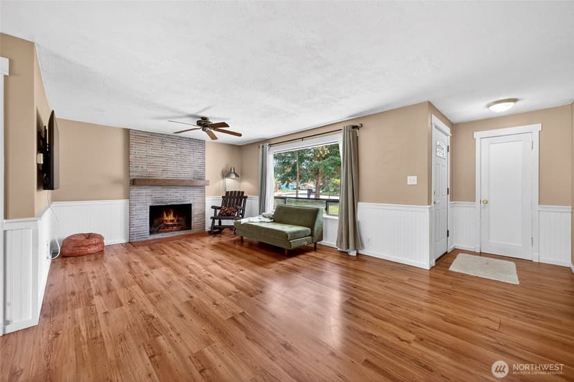 Property photo for 27 crescent Circle SW, Lakewood photo 6