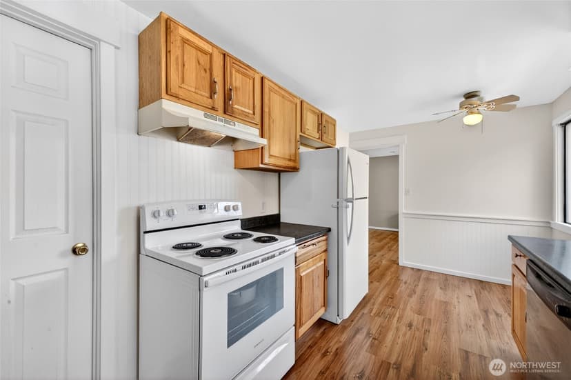 Property photo for 27 crescent Circle SW, Lakewood photo 13
