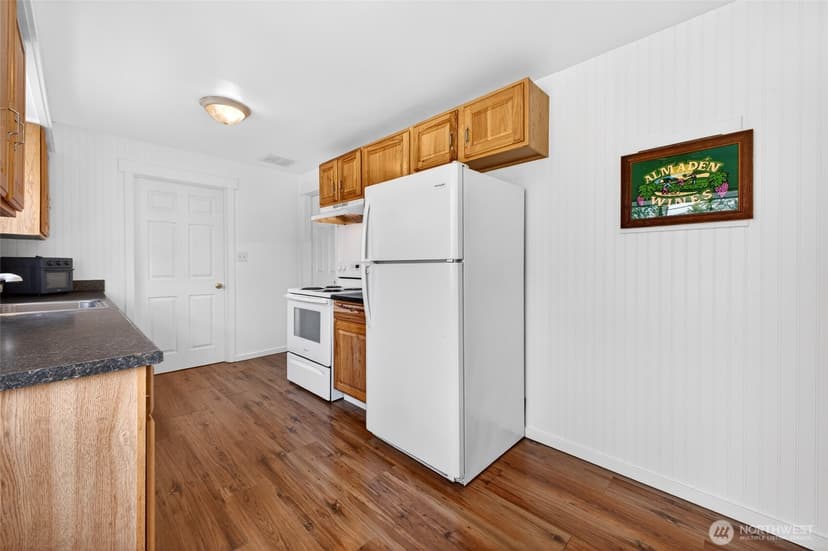 Property photo for 27 crescent Circle SW, Lakewood photo 16