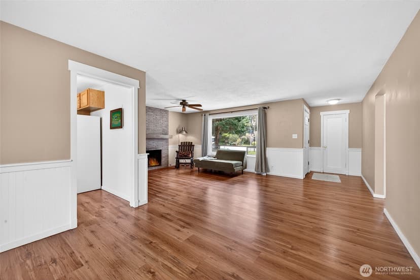 Property photo for 27 crescent Circle SW, Lakewood photo 8