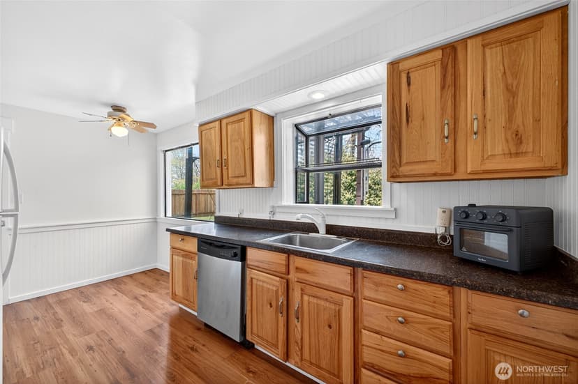 Property photo for 27 crescent Circle SW, Lakewood photo 12