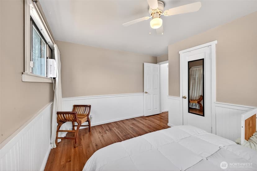 Property photo for 27 crescent Circle SW, Lakewood photo 17