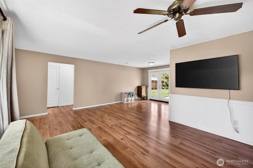 Property photo for 27 crescent Circle SW, Lakewood photo 9