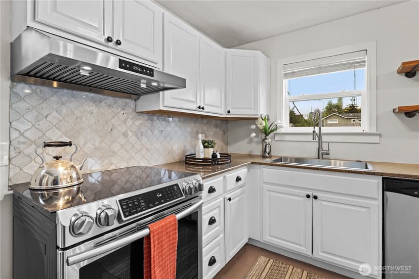 Property photo for 3844 30th Avenue W, Seattle photo 17
