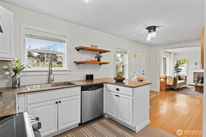 Property photo for 3844 30th Avenue W, Seattle photo 14