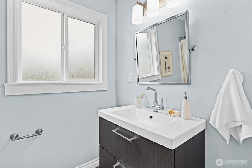 Property photo for 3844 30th Avenue W, Seattle photo 28