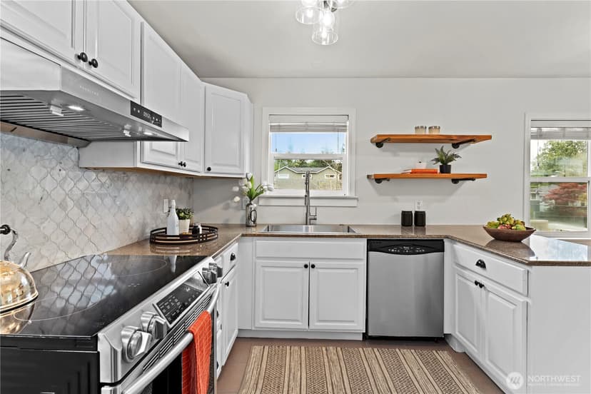 Property photo for 3844 30th Avenue W, Seattle photo 16