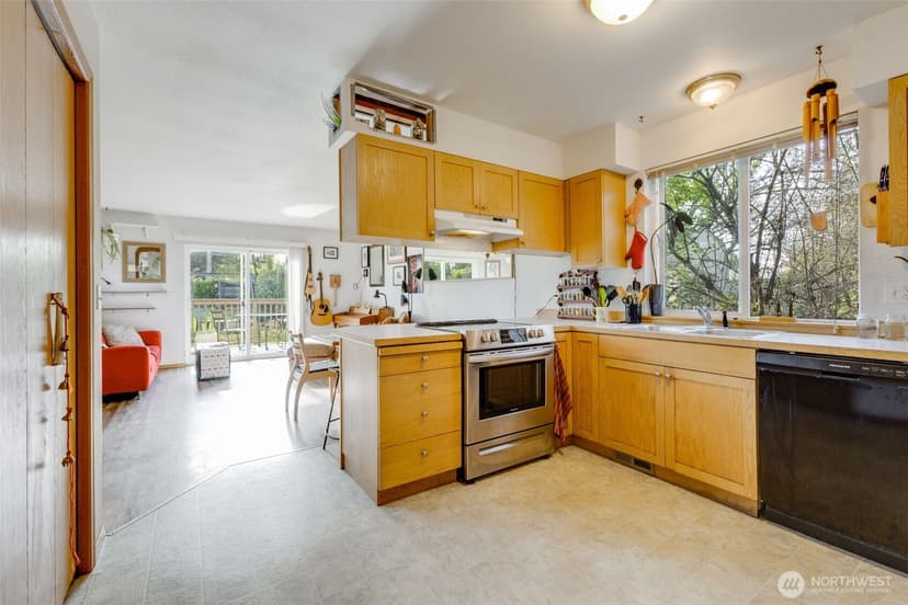 Property photo for 1222 S Sheridan Avenue, Tacoma photo 3