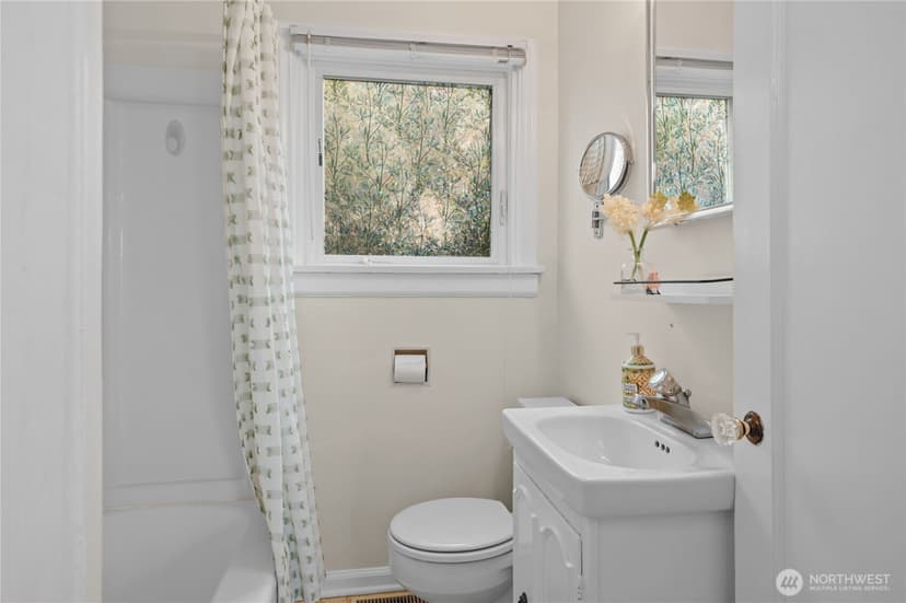 Property photo for 1110 Hayward Avenue, Bremerton photo 16