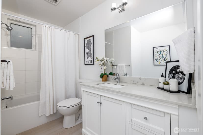 Property photo for 4331 Woodland Park Avenue N, Seattle photo 6