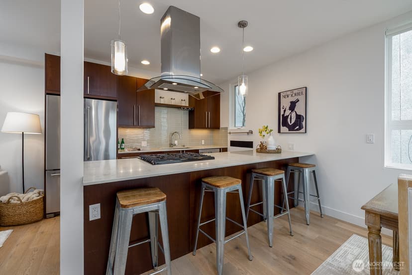 Property photo for 4331 Woodland Park Avenue N, Seattle photo 11