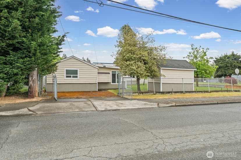 Property photo for 8528 33rd Avenue S, Lakewood photo 8